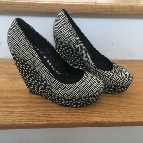 B&W Monochromatic Wedge Heel - Picture 4 of 4
